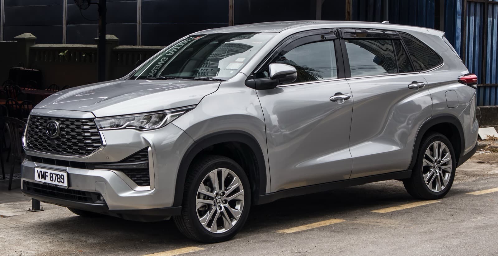 Toyota Innova on rent in Kolkata for outstation travel to Darjeeling and Sikkim