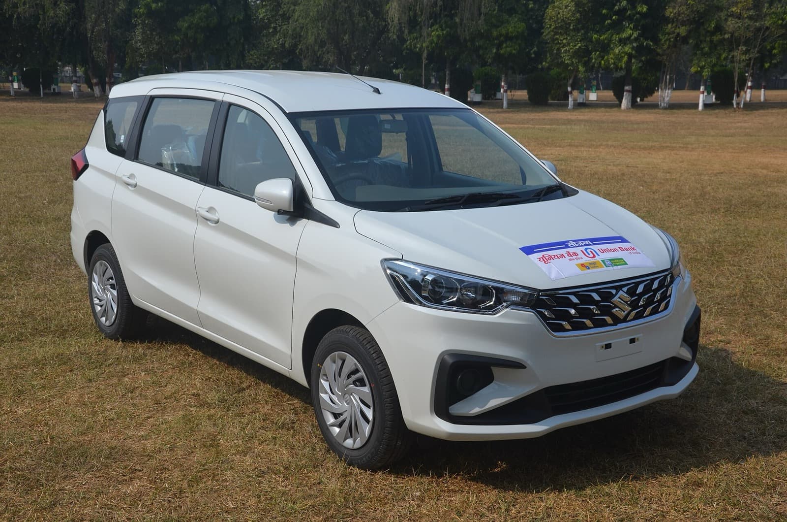 Maruti Suzuki Ertiga 6-seater car rental in Kolkata for family outstation trips