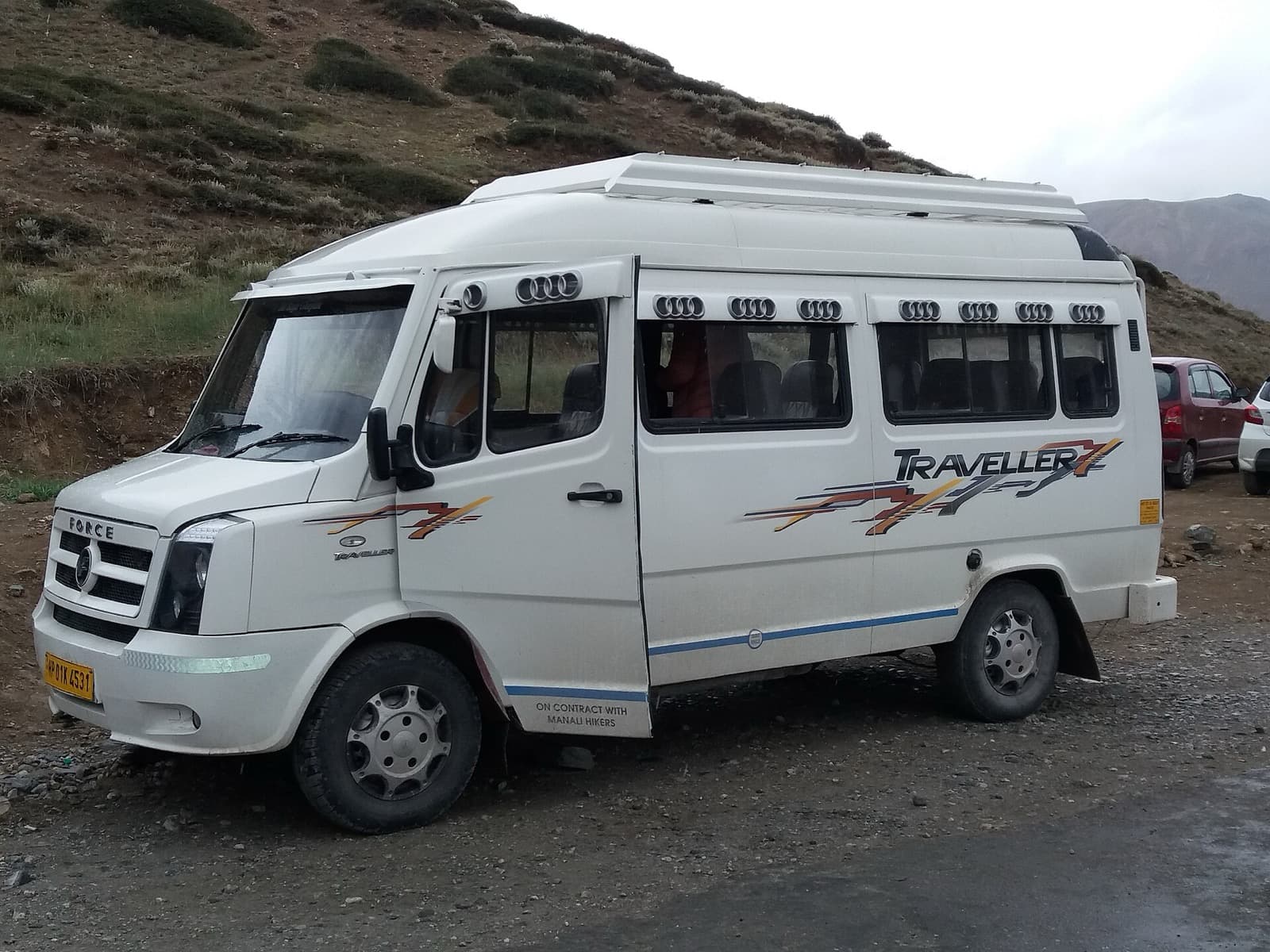 12 seater Tempo Traveller hire in Kolkata for group tours and pilgrimage trips