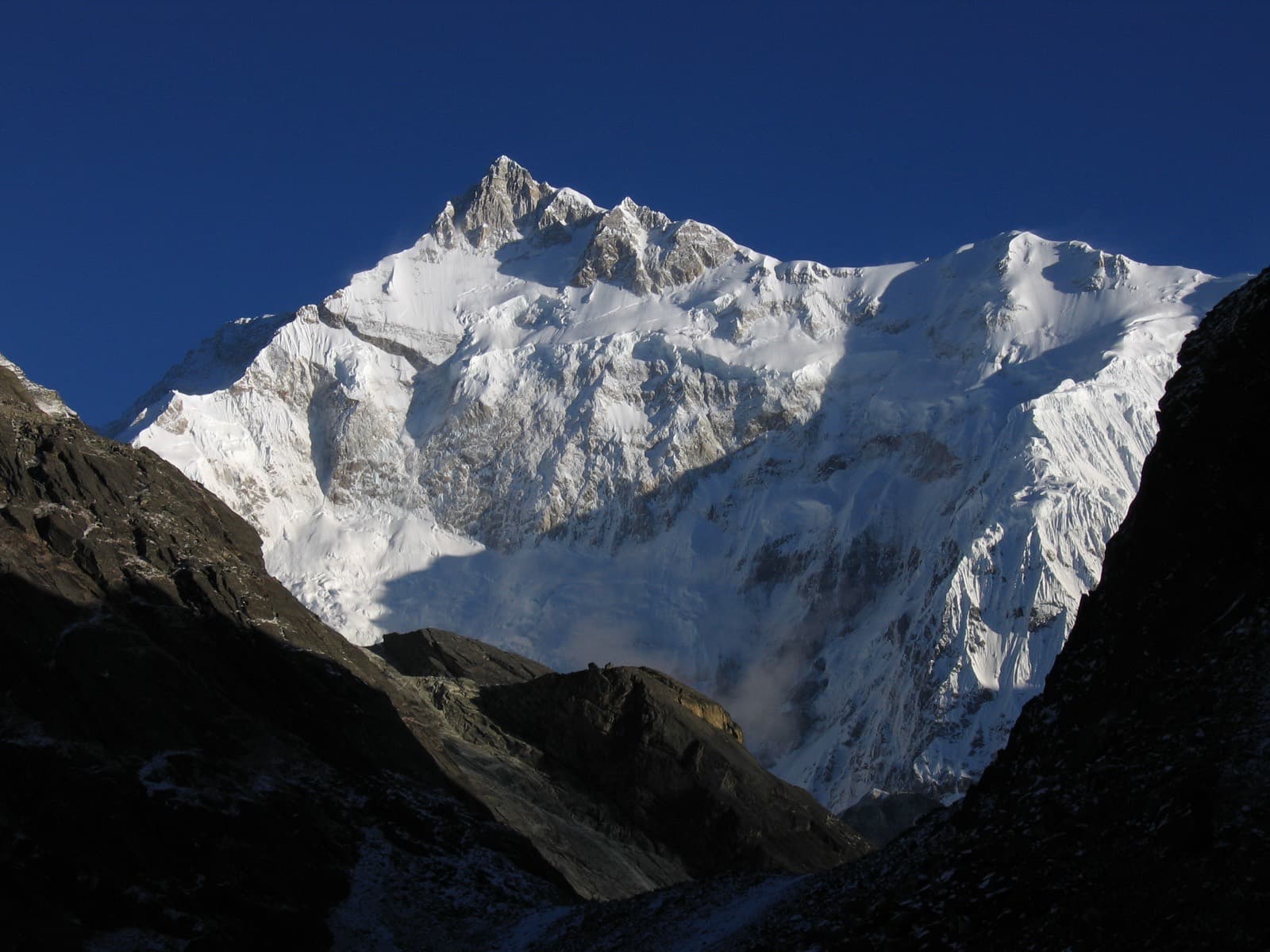Gangtok city and Himalayan mountains in Sikkim — Kolkata to Gangtok car rental