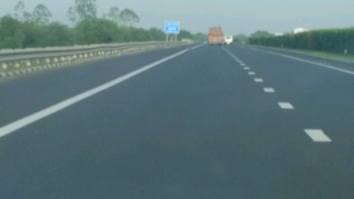 Highway outside Kolkata used for outstation cab services
